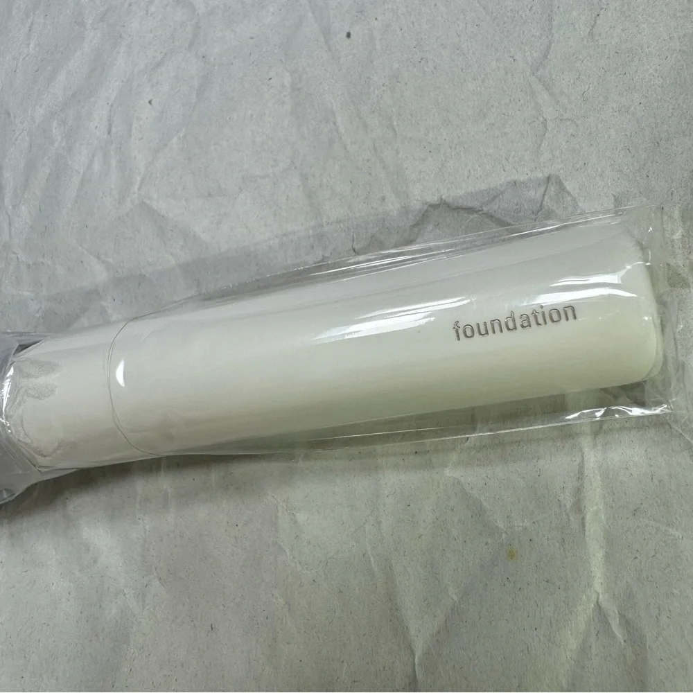 La Mer foundation brush Authentic